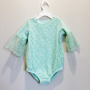 Cat and jack mint bell sleeve lace bodysuit